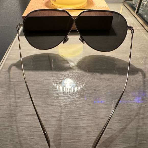DIOR AVIATOR SUNGLASSES 🤍 - Picture 5 of 11